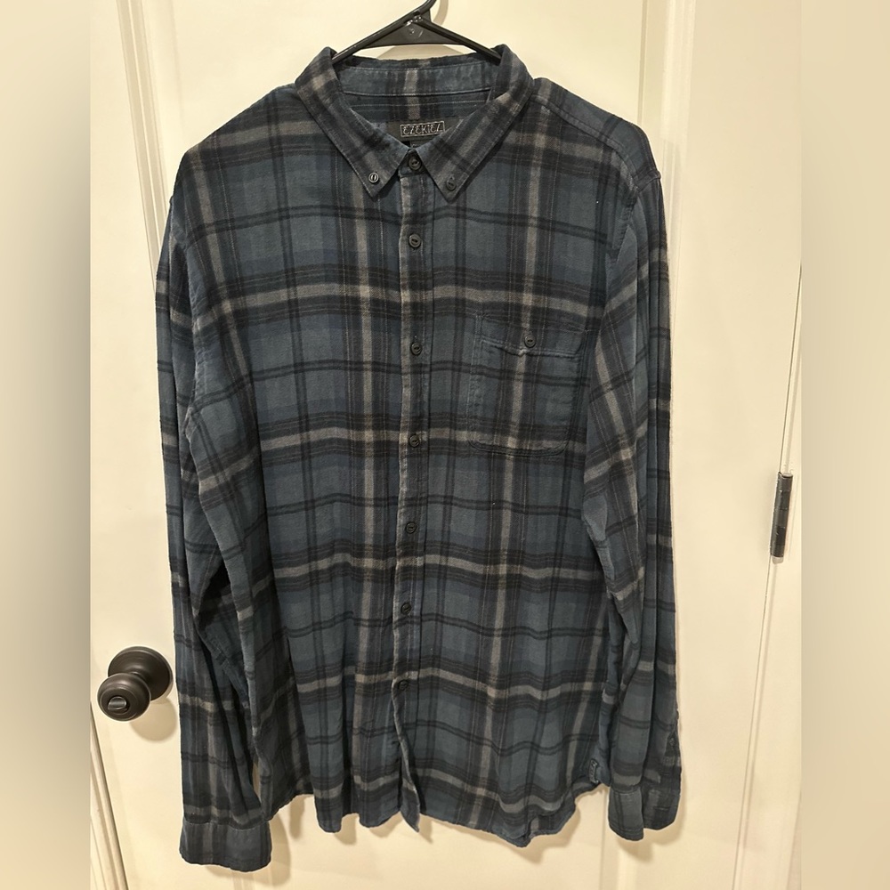 Ezekiel Blue/Gray Plaid Flannel Button Down - Size Large